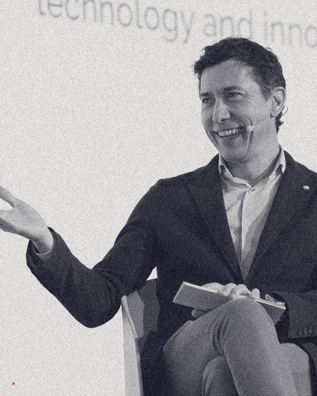 Pipo Serrano, journalist and founder of Leitmotiv, speaking at a technology and innovation event